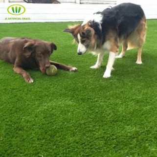 Herbe fausse de vente chaude pour des animaux familiers pour le jardin